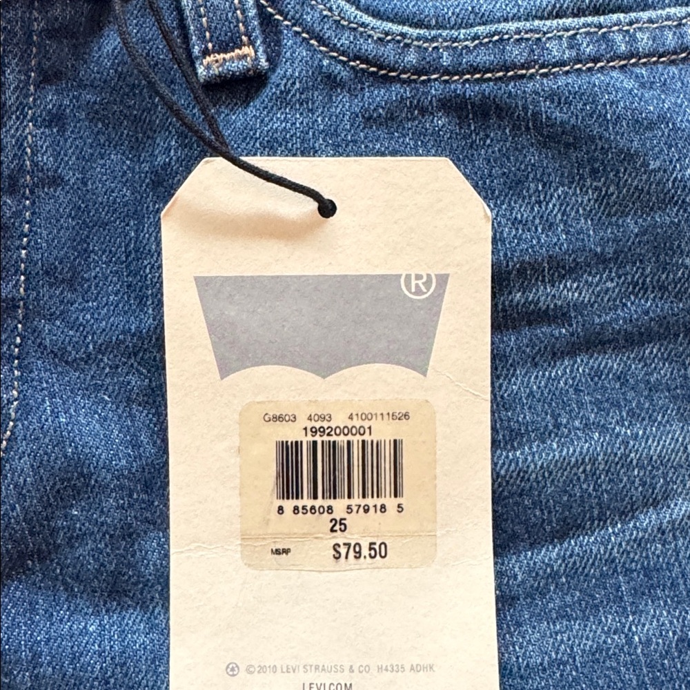 NWT Levi's Women's Straight Leg Blue Jeans Back Seam - Picture 3 of 5